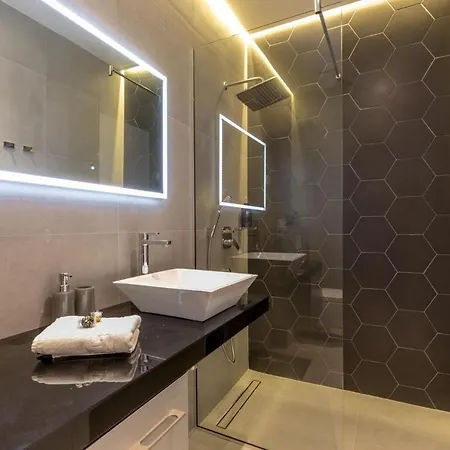 Luxury Marigold In Apartament Split