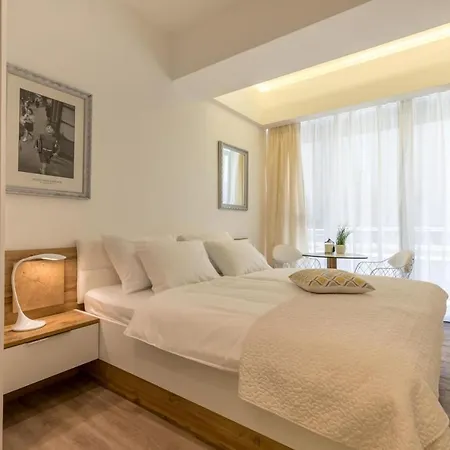 Luxury Marigold In Apartament